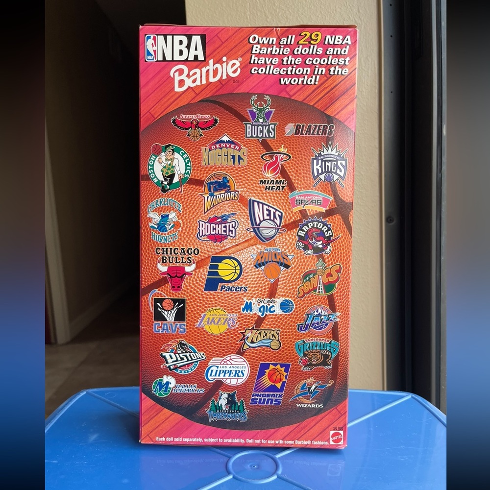 1998 NBA Houston Rockets Barbie - Picture 3 of 5
